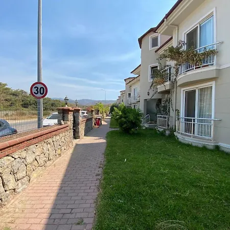 Sunset Club Sea House Beachfront & Sea View شقة *